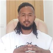 Mi formación en psicología me brinda una base sólida en el entendimiento del comportamiento humano y las dinámicas emocionales. Esto me permite ofrecer un enfoque integral en mi trabajo como Coach Educativo, abordando tanto las necesidades académicas como